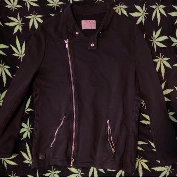 Pierre balmain zip-up sweater never worn before in good condition